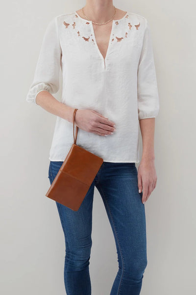 Evolve Wristlet | Truffle